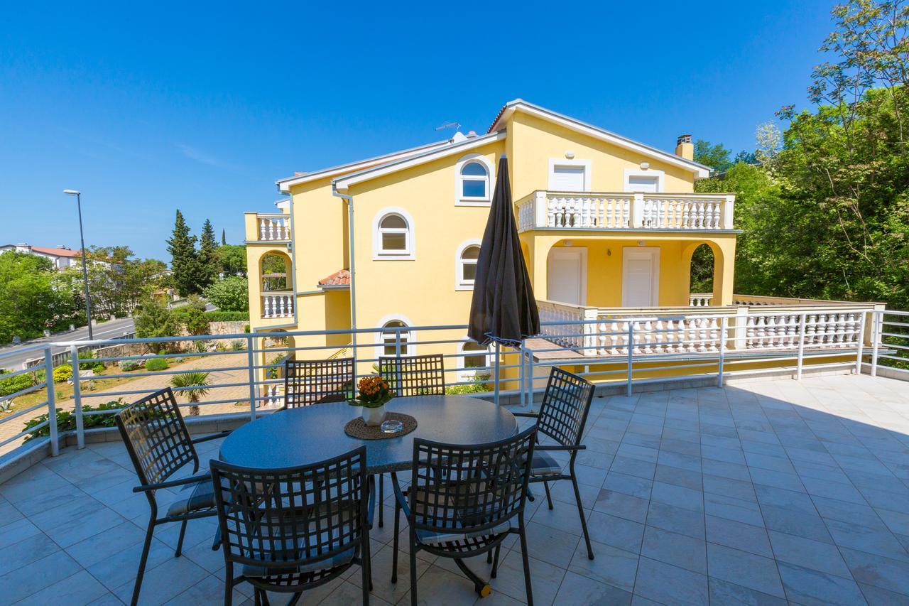 Apartments Claudia Crikvenica Exterior photo